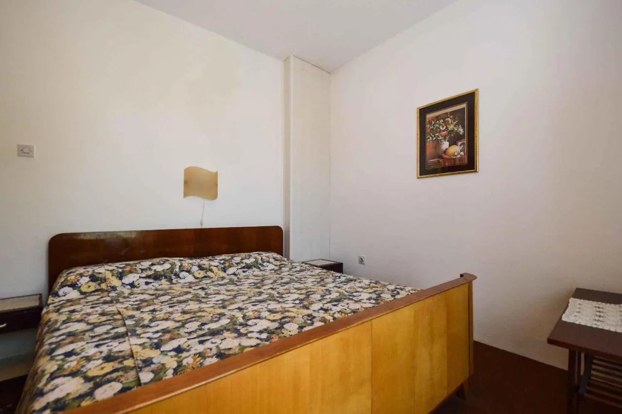 Apartment In Pula/Istrien 27825 Croatia